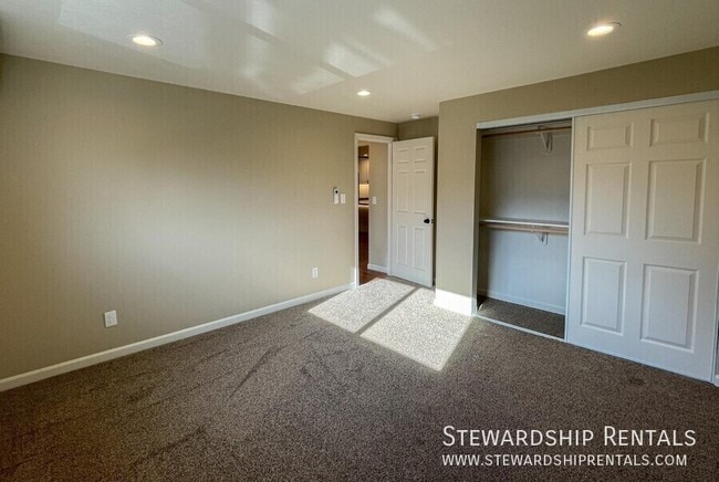 Photo - 2774 Kincaid St