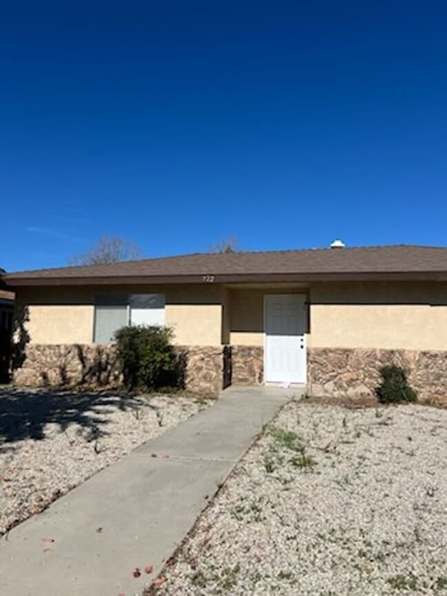 Building Photo - 722 Unit 722