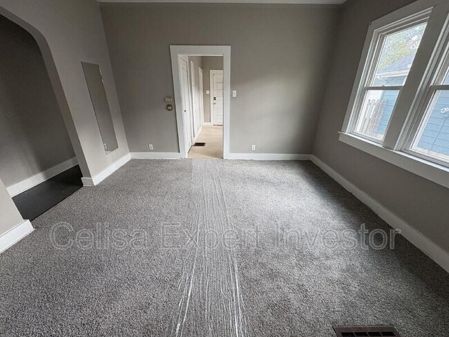 Photo - 4013 Hoagland Ave