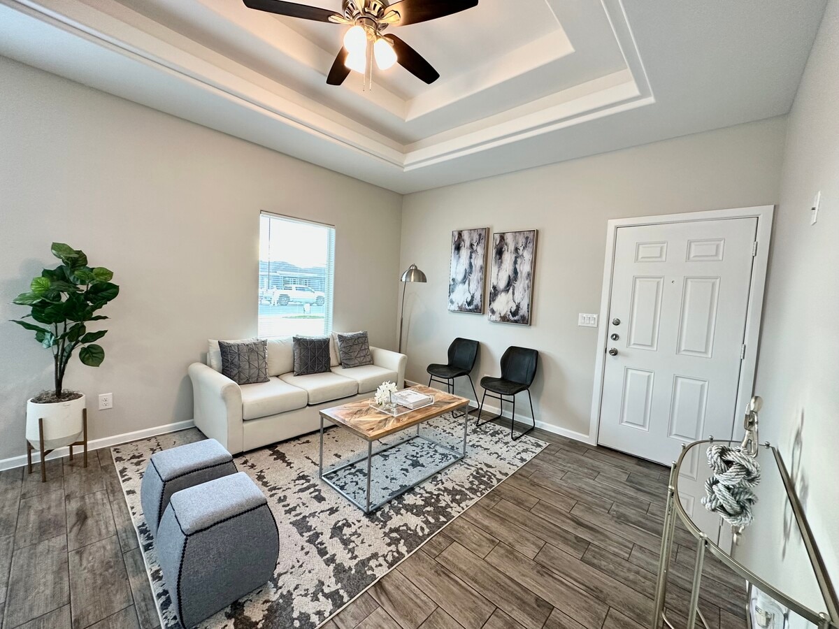 Photo - 722 S Stewart Blvd