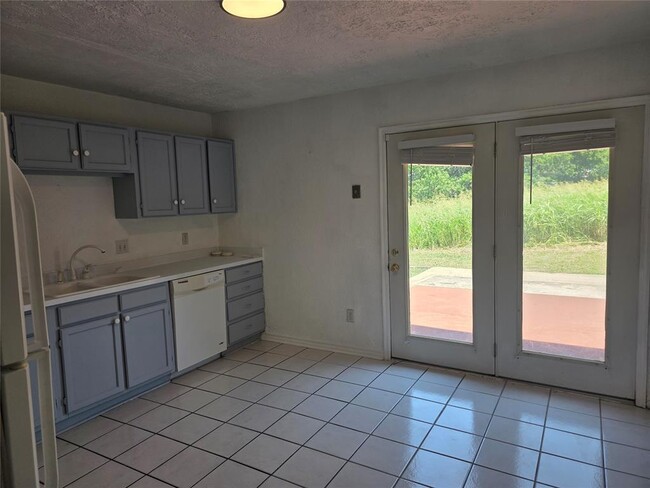 Photo - 635 Sinclair Dr