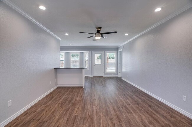 Photo - 226 Claris Ln