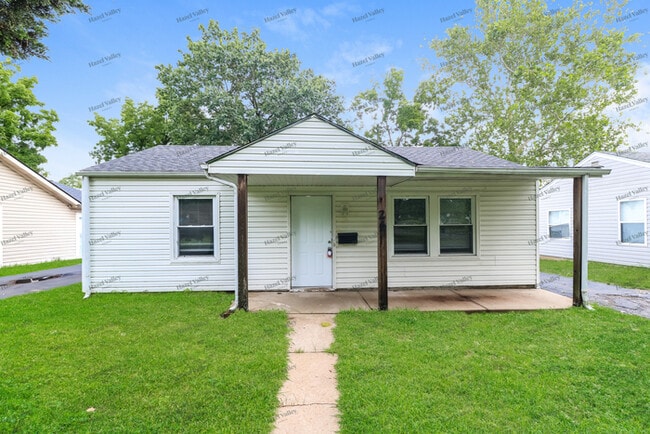 Building Photo - 26 Florval Dr
