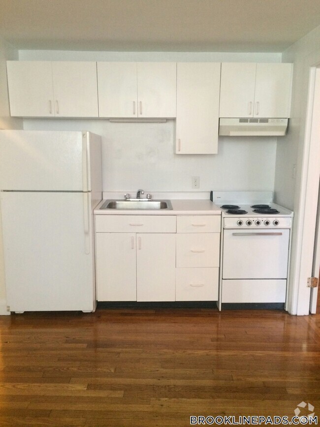 Building Photo - 17 Fairbanks St Rental