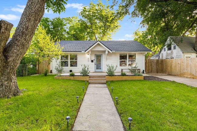 Building Photo - Timeless Charm Meets Modern Comfort in Brookview