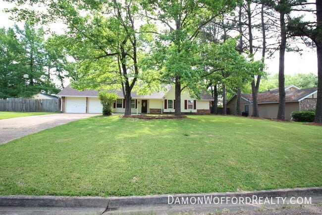 Photo - 308 Longmeadow Ct N