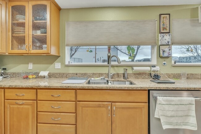 Photo - 10240 Potomac St