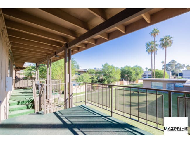 Building Photo - Inviting 3/2 Phoenix Condo - Premium Upper...