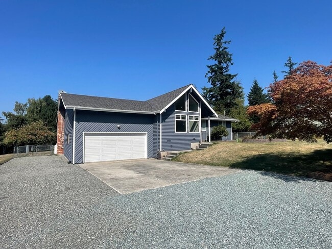 Building Photo - ***PENDING APPLICATION***3 Bedroom, Pet Fr... Rental
