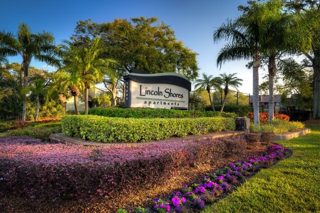 Welcome to Lincoln Shores Apartments in St. Petersburg, FL