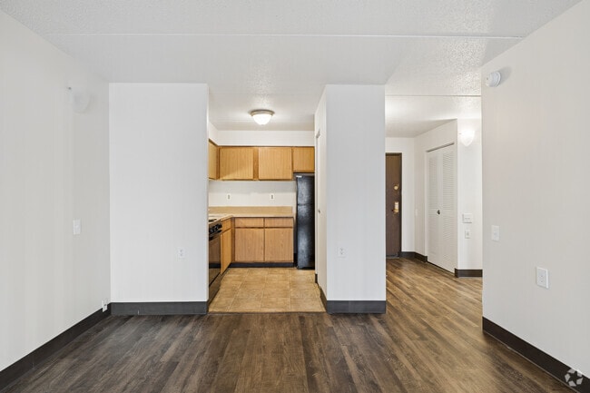 1BR, 1BA - 595SF - Dining Room