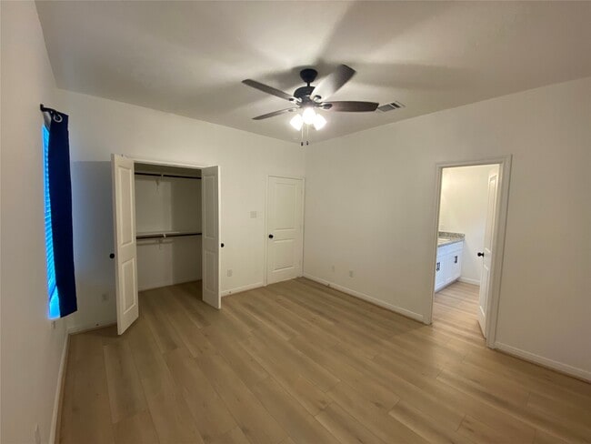 Building Photo - 7945 Sparta St