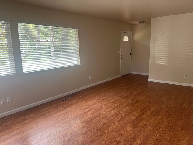 Photo - 1219 Burbank Ave