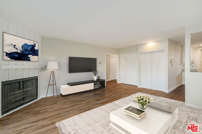 Building Photo - 1342 Harvard St Unit 201 Rental