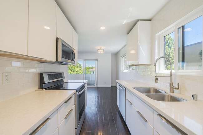 View to the dining area and balcony - 1601 Veteran Ave Condo Unit 301