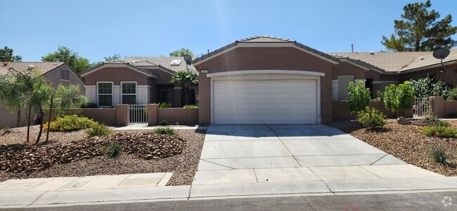 Building Photo - FRESHLY PAINTED 2 Bedroom Patio Home in Ag...