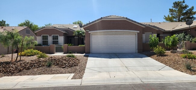 FRESHLY PAINTED 2 Bedroom Patio Home in Ag... - FRESHLY PAINTED 2 Bedroom Patio Home in Ag...