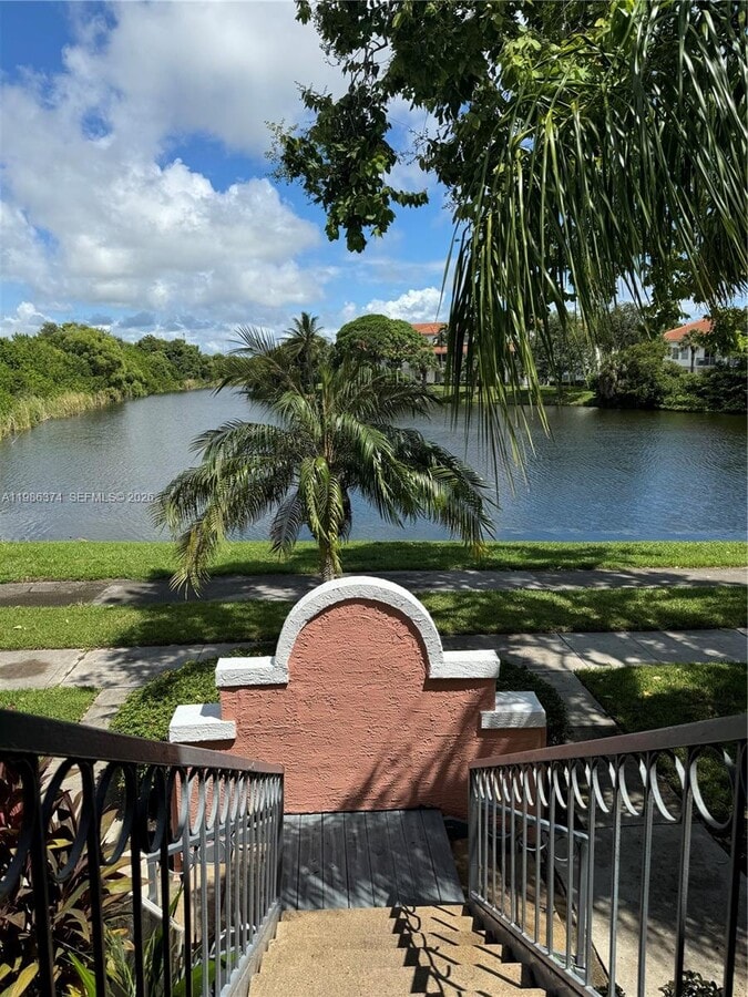 Photo - 1385 Crystal Way Unidad L