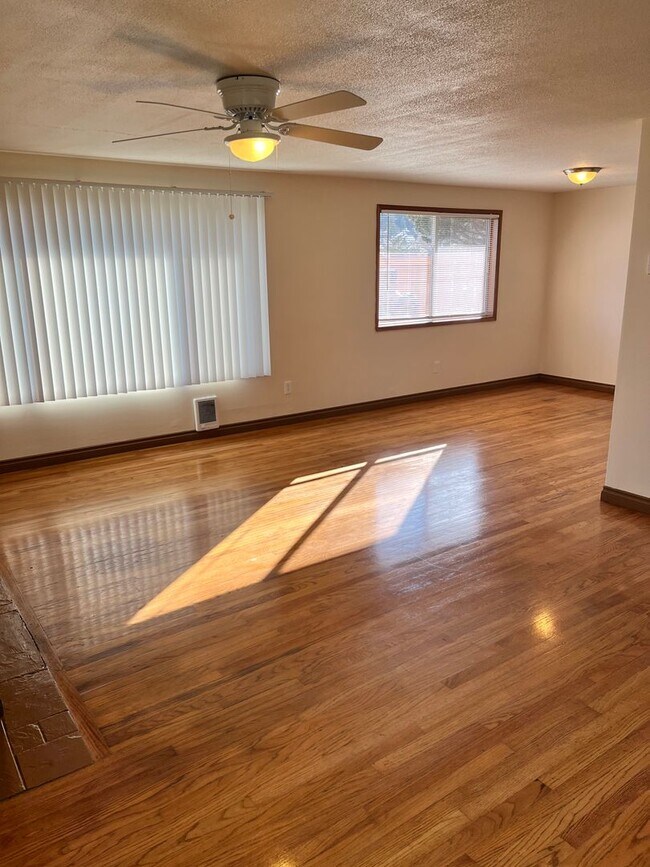 Photo - ***PENDING APPLICATION***Close to Schools and Shopping