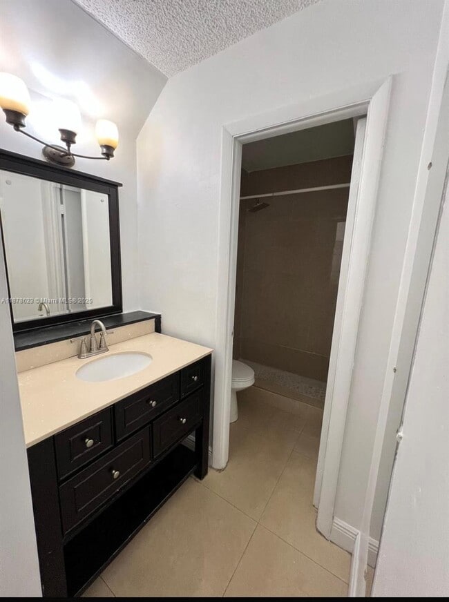 Building Photo - 850 SW 129th Pl Unit 206 Rental