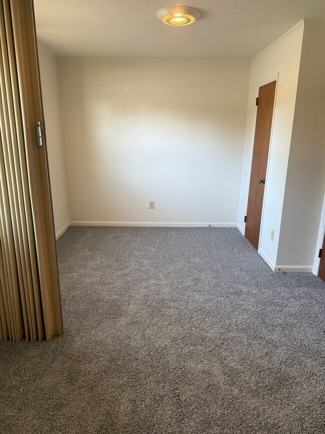 Photo - Adorable Duplex with New Flooring! - Lawncare Included!