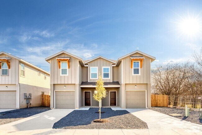 Building Photo - Brand New 3/2.5 Townhome