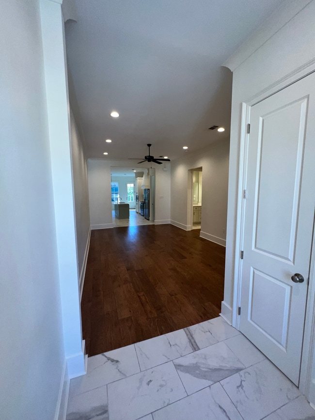 Entrada a la cocina - 324 Saint Thomas Ln