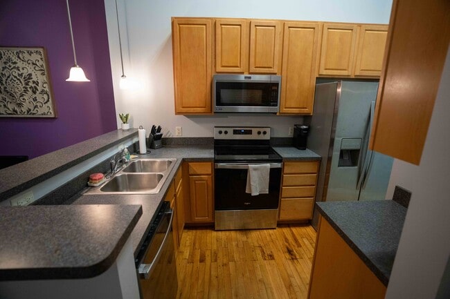 Photo - 624 E Walnut St Unit Mills9 110