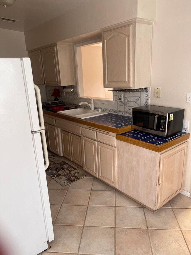 Photo - 3BR/2BA By the beach.