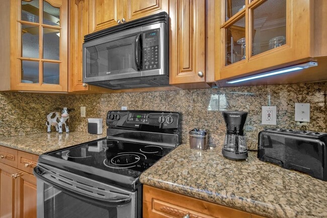 Photo - 630 S Sapodilla Ave