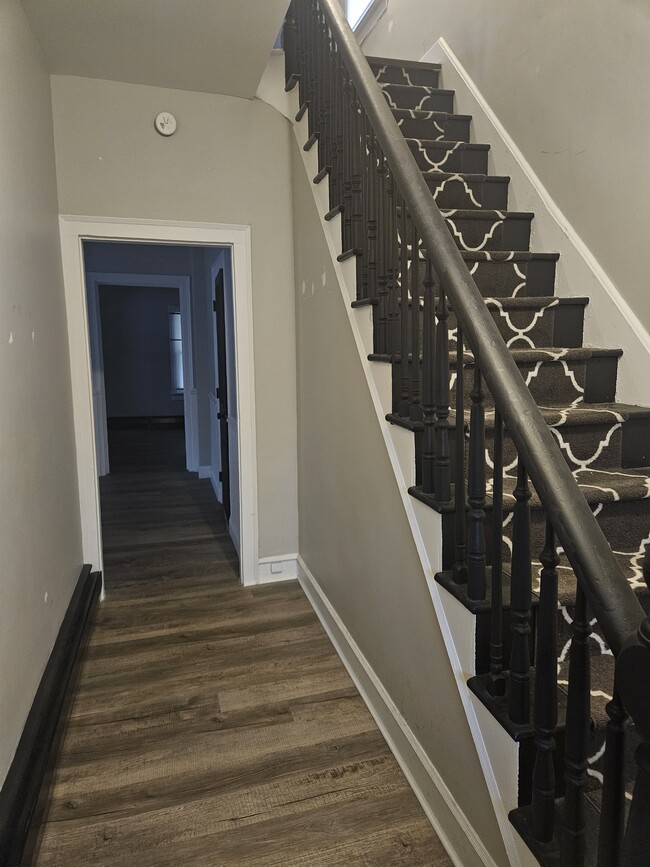 entryway - 290 E 7th St