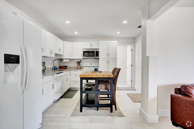 Building Photo - 216 NW 4th Ave Rental