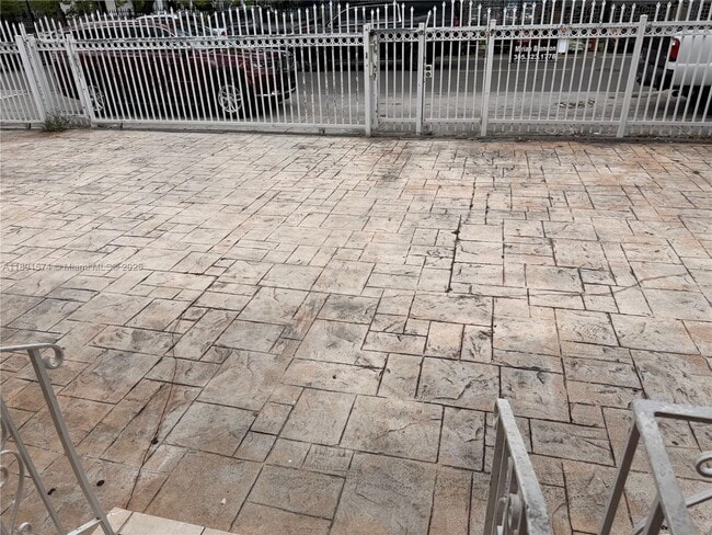 Photo - 255 SW 60th Ave