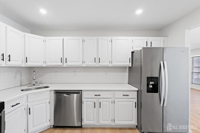 Photo - 195 Darwin Ln