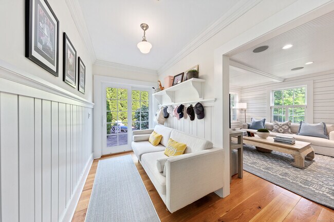 Photo - 168 Rowayton Ave