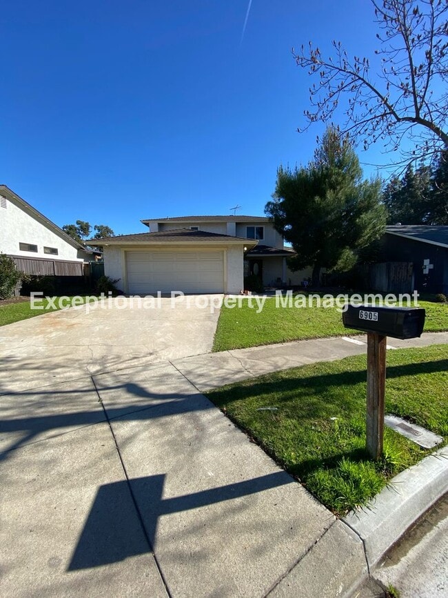 Building Photo - Ready to move in 4 bedroom 2 bath home