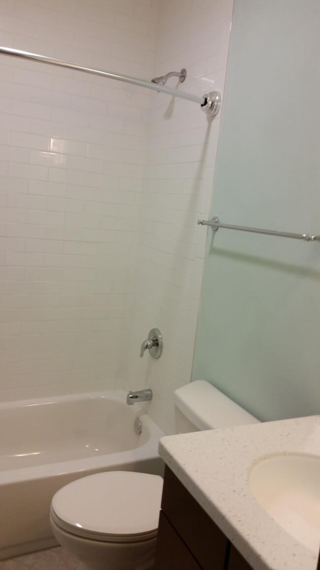 Baño - 2045 E Washington Ave Unidad 3