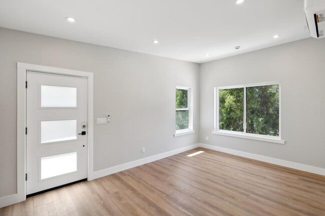 Photo - 196 Amapola Ave