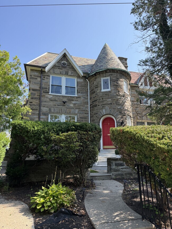 Building Photo - 1651 W Grange Ave Unit 2