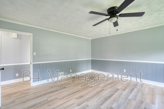 Photo - 835 Archer Rd