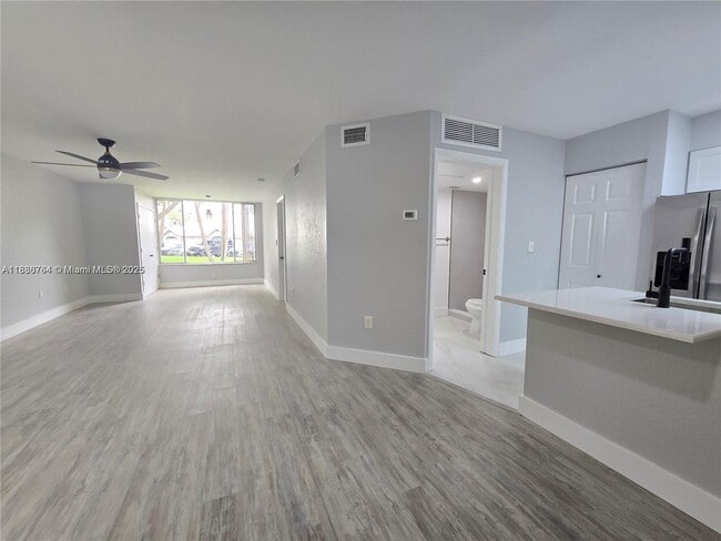 Photo - 2831 N Oakland Forest Dr Unit 108