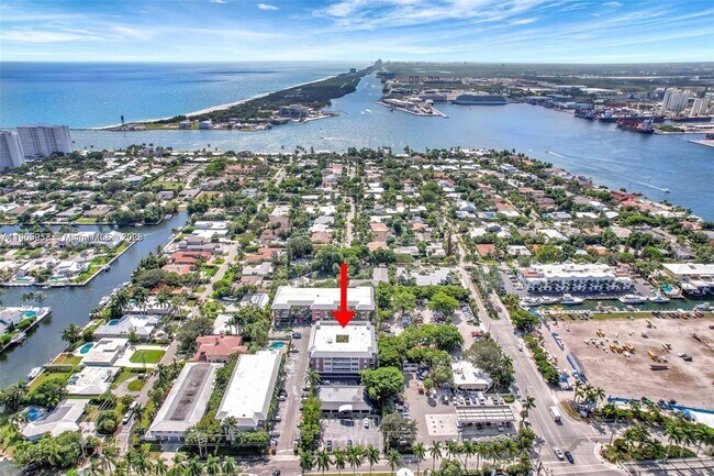 Building Photo - 2420 SE 17th St Unit 301C