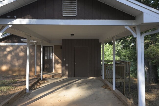 Photo - 2BR/2BA Home with Patio & Pet Friendly in ...
