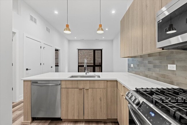Photo - 2317 N Clark St Unit 305
