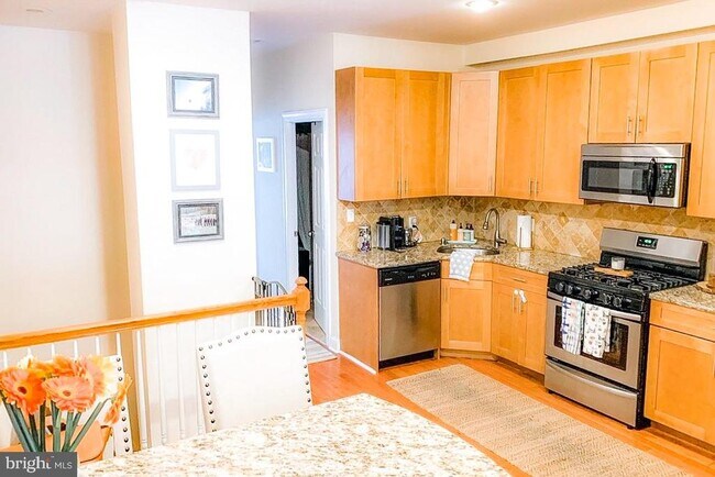 Photo - 2339 Catharine St Unidad 1