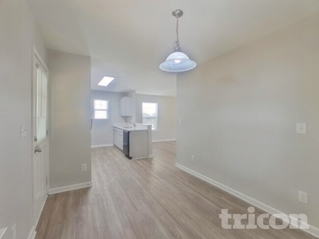 Photo - 345 Hunslet Cir
