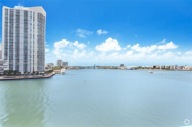 Building Photo - 888 Brickell Key Dr Unit 712 Rental
