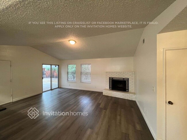 Photo - 460 Pelican Pl