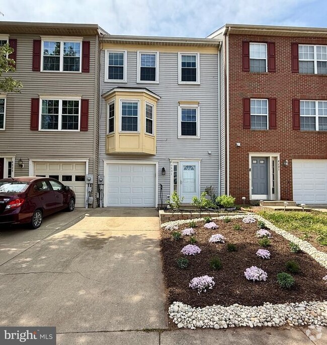 Building Photo - 6431 Towncrest Ct W Rental