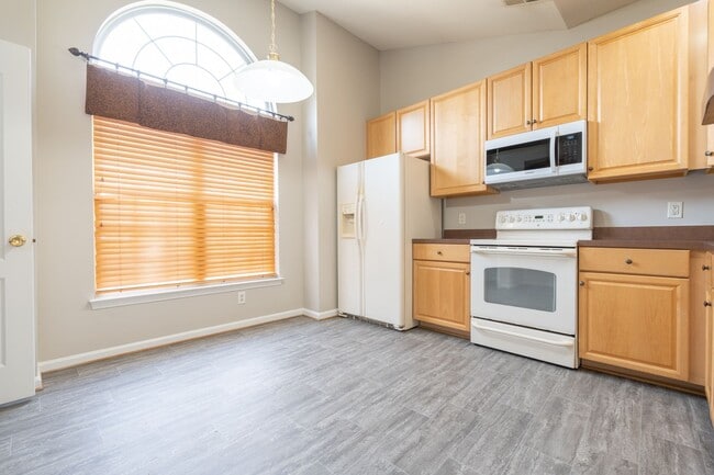 Photo - MOVE IN READY Townhome in the Heart of Suffolk!